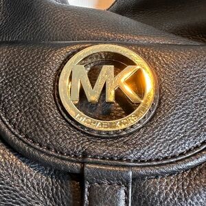 Michael Kors Leather Hobo bag, Black, Magnetic and Zipper closures.